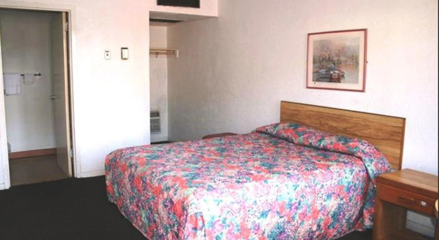 Fountain Inn & Suites, Забронировать Отель Отели Холи-Хил с парковкой, Парковка