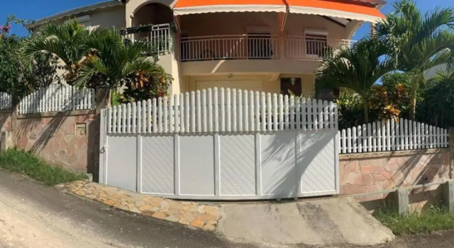 Коттедж Villa en pleine nature située à 5min dune plage