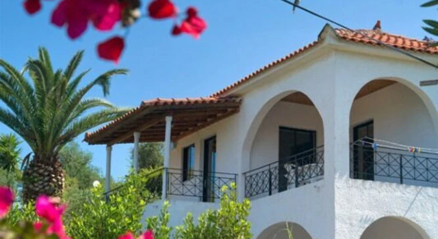 Peroulia Beach Houses