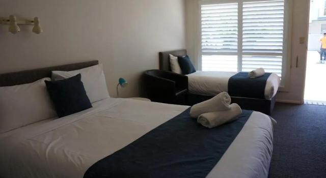 Четырёхместный люкс Waves Motel and Apartments