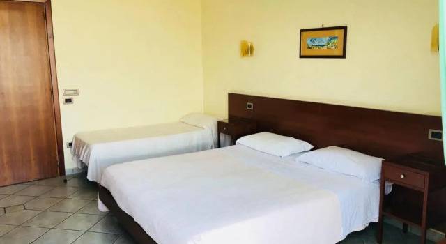Трёхместный номер Standard с видом на море Hotel Elisabetta