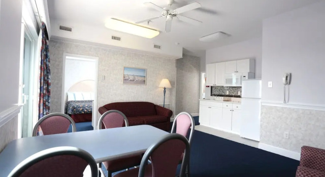 Номер Standard Пентхаус с 2 комнатами с балконом и с красивым видом из окна Adventurer Oceanfront Inn