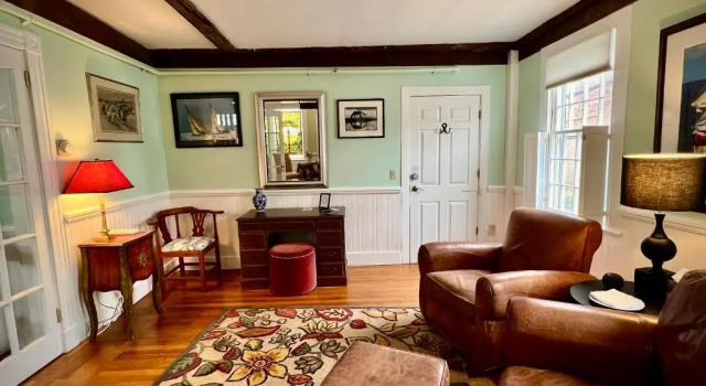 Люкс Entire Private Historic Inn Downtown Newport