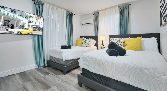 4 to 14 Guests, 2 Kitchens, Jungle Retreat BBQ Patio