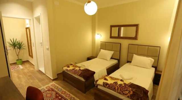 Saray Hotel, Prenota Hotel Hotel economici a Prizren County