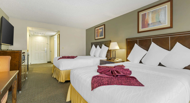 Четырёхместный номер Standard Best Western Plus Palm Desert Resort