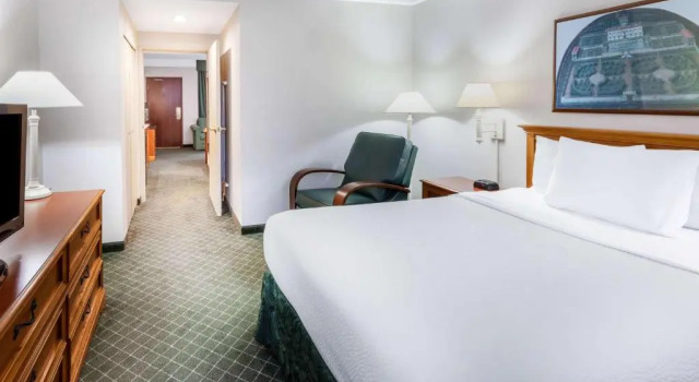 Двухместный люкс c 1 комнатой La Quinta by Wyndham Madison American Center