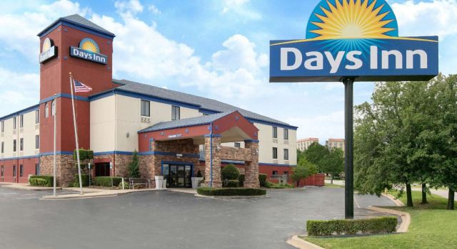 Standard Zimmer Days Inn by Wyndham Tulsa Central