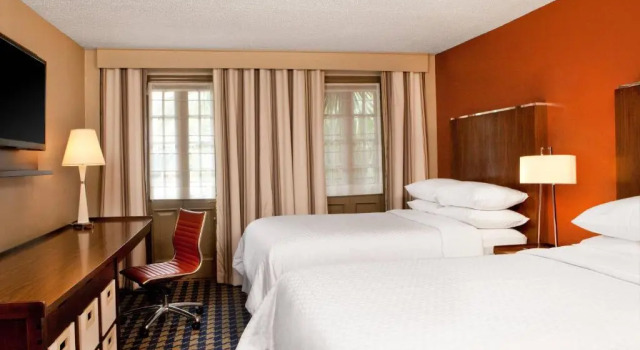 Четырёхместный номер Deluxe с балконом и с видом на улицу Four Points by Sheraton French Quarter