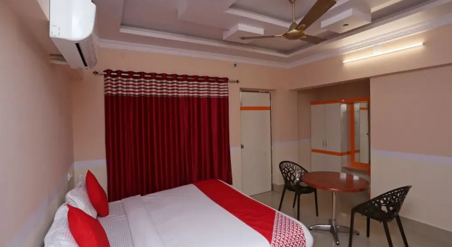 Oyo 39407 Suranjana, Varaa Hotelli Hotellit Pakhirala aamiaisella, Aamiainen