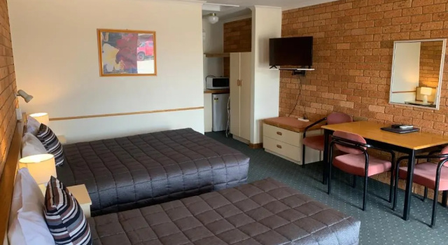 Четырёхместный семейный номер Standard Newell Motor Inn Narrandera
