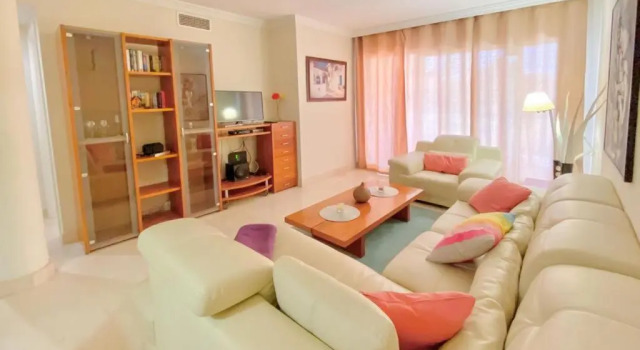 Apartamento en Los Patios de Santa Maria Golf, Забронировать Апартаменты/квартира Марбелья Коста-дель-Соль, рядом с Теннисный и спортивный клуб Don Carlos