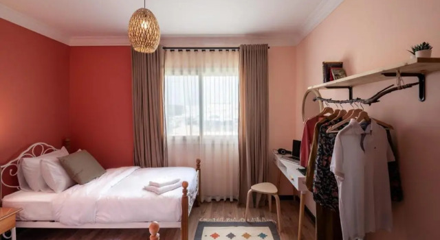 Two Swings & A Pool - 5 min to Airport, Rezervovat Hotel Heliopolis 
