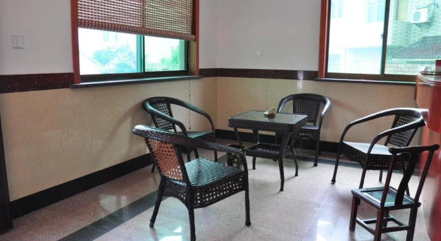 Tonglu Longyinju Hostel, Rezervasyon Pansiyon / Hostel Tonglu Zhejiang