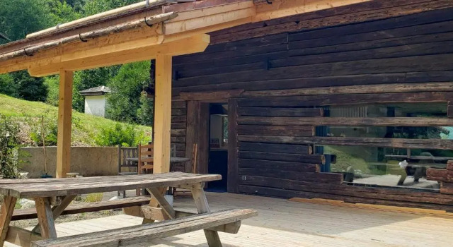 Chalet L'Oratoire with huge garden, Забронировать Шале Виллы Овернь-Рона-Альпы, Вилла