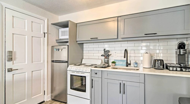 Апартаменты Madeira Beach Studio w/ Easy Access to Shore!