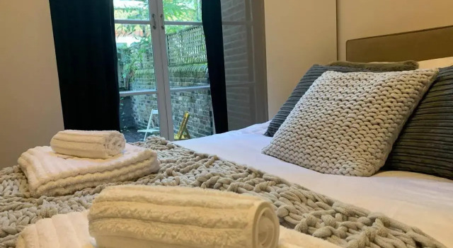 Luxury Fulham Flat with 5* Touches Nr River Thames, Varaa Huoneisto Asunnot kohteessa Merseyside, Huoneisto