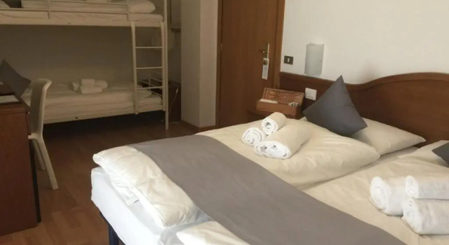 Четырёхместный номер Standard Athos Hotel