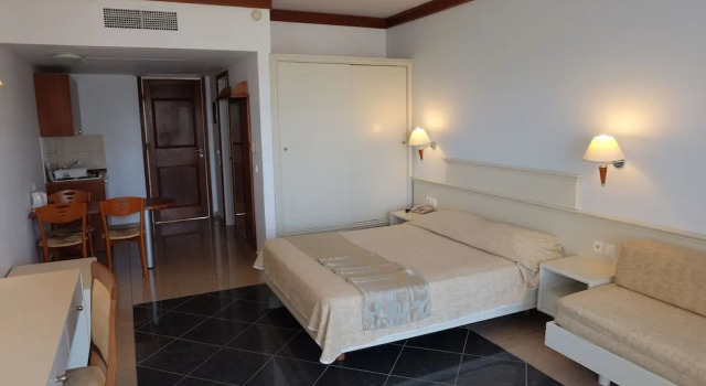 Двухместный номер Standard с балконом Kipriotis Maris Suites by Anayia All Inclusive Resorts