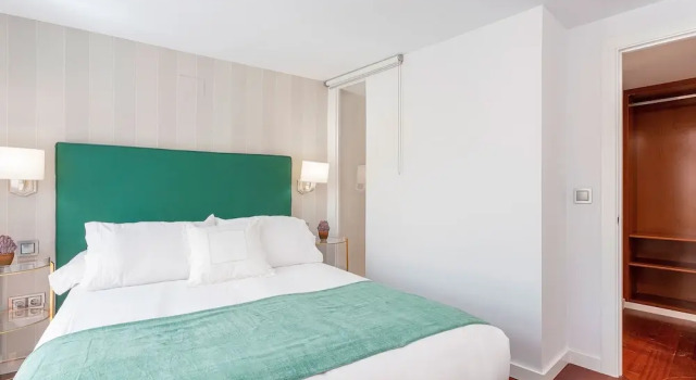 Cozy 2BD Duplex With Private Patio Plaza Nueva II Sevilla, Забронировать Апартаменты/квартира Севилья провинция Севилья, рядом с Торре-дель-Оро