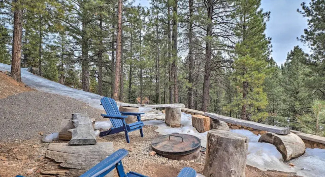 Коттедж Pet-friendly Duck Creek Village Cabin w/ Fire Pit!