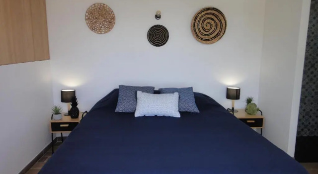 Home Cassis - Maison Méditerranée - Piscine chauffée à 30c, Забронировать Отель Отели и гостиницы Кассис, рядом с Пляж Кассис, Отель