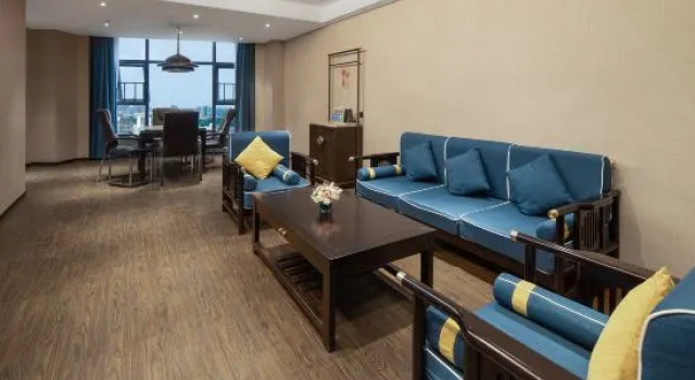 Четырёхместный люкс с 2 комнатами Till Bright Hotel, Lianyuan Binjiang International City