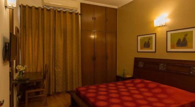 Двухместный номер Economy с балконом и с красивым видом из окна Woodpecker Apartments Hauz khas