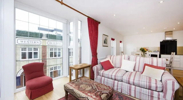Апартаменты Up-market one Bedroom Apartment Just Minutes From the River Thames. Broughton rd
