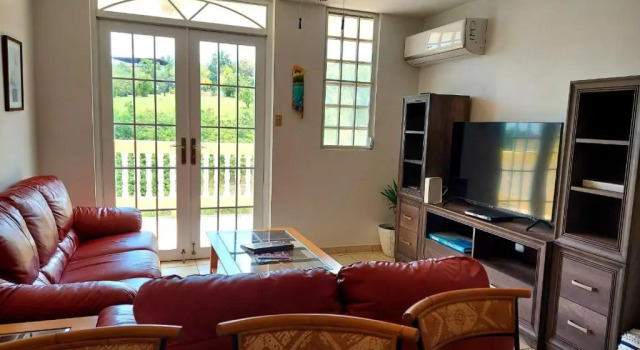 3 bdr apt with pool steps from Sandy Beach, Забронировать Апартаменты/квартира Отели Ринкон с парковкой, рядом с Domes, Парковка