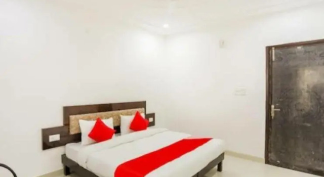 Hotel Dolphin & PG By WB Inn, Забронировать Отель Гургаон 