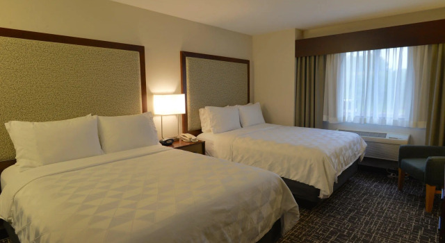 Четырёхместный номер Standard Holiday Inn Hotel & Suites Minneapolis-Lakeville by IHG