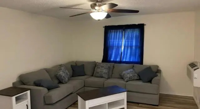Апартаменты Comfortable downstairs 2 bed next to Fort Sill