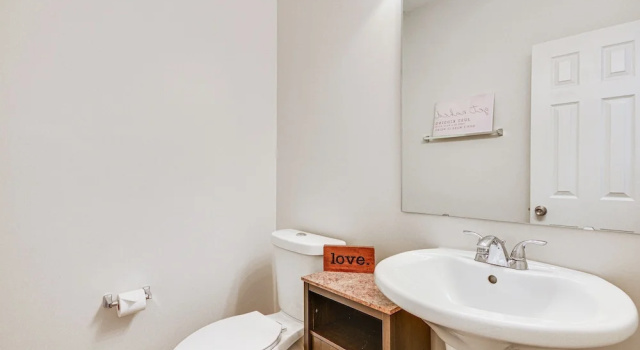 Апартаменты Cozy Greensboro Townhome w/ Community Pool & Grill