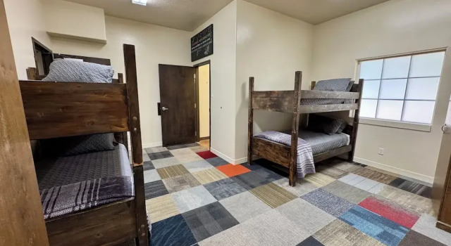 Кровать в общем номере (женский номер) Utah Prep Basecamp