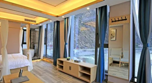 Люкс Premier с красивым видом из окна Qinghuaigu Hotel