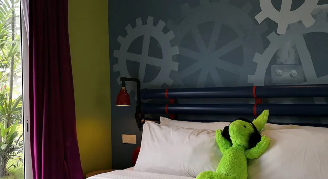 Двухместный номер Deluxe с балконом и с видом на бассейн Dash Box Hotel Cyberjaya