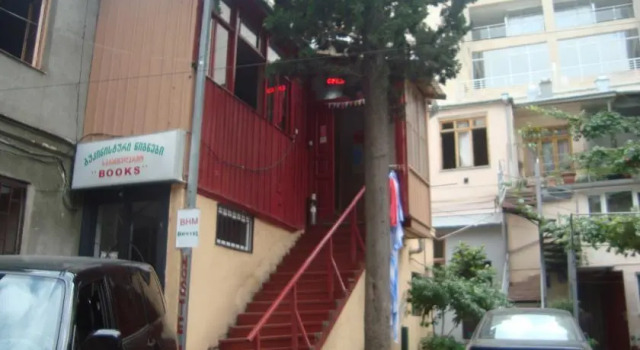 Happy Feet Hostel, Забронировать Хостел Мтацминда Тбилиси, рядом с Tеатр имени Марджанишвили
