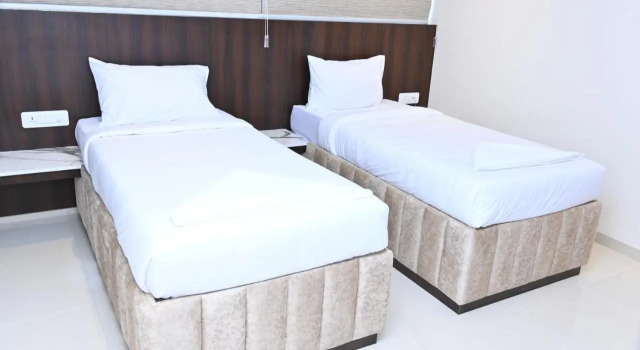 Grand Manor Suites, Rezerwuj Hotel Haidar Sāhibgūda 