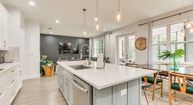 Коттедж с 5 комнатами 3 Mi to Usf: Dog-friendly Home w/ Large Yard