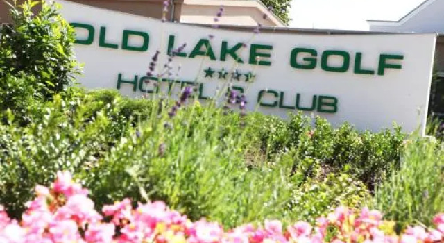 Old Lake Golf Hotel, Boek Hotel Tata 