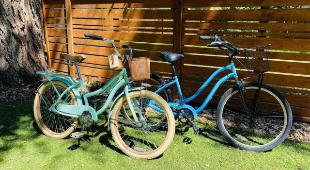 Двухместный коттедж с балконом Industrial Old Town Bungalow w/ Free Cruiser Bikes
