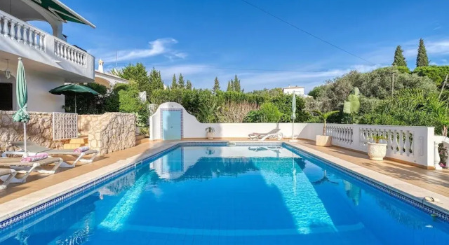 Toupeira Wonderful Well Furnished Villa, Rezervovat Vila Chaty v Algarve, Chalupa