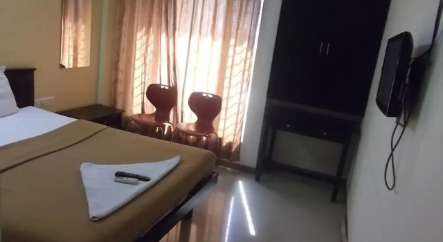 Hotel Nisarg Lounge, Buchen Sie Hotel Talegaon Dhamdhere Maharashtra
