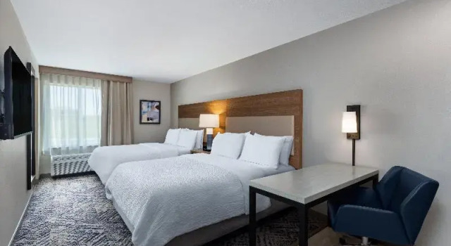 Четырёхместная студия Candlewood Suites McPherson by IHG