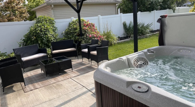Коттедж Cozy Corner Oasis With Hot Tub 4 Bedroom Home