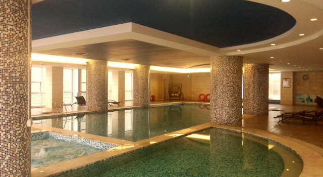 Hotel Jiefangbei Chongqing, Book Hotel Hoteller i Chongqing med pool, nær Luohan Temple, Swimmingpool
