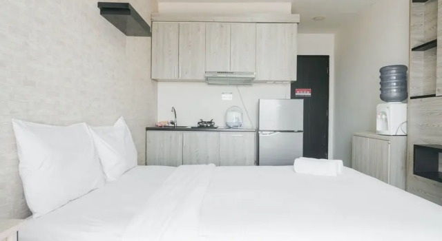 Homey And Relax Studio Apartment At Cervino Village Residence, Book Lejlighed Hoteller i Tebet med pool, Swimmingpool