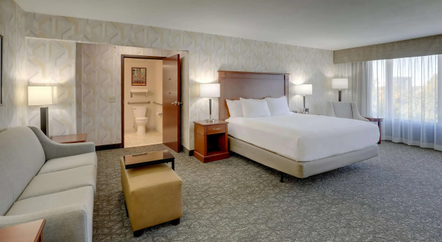 Номер Standard Drury Inn & Suites Charlotte University Place