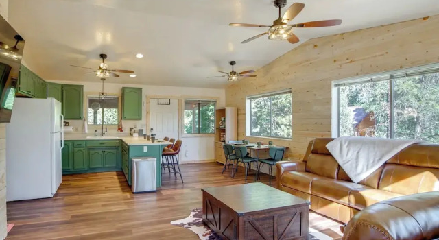 High Noon Hideaway: Zion Cabin w/ Fire Pit!